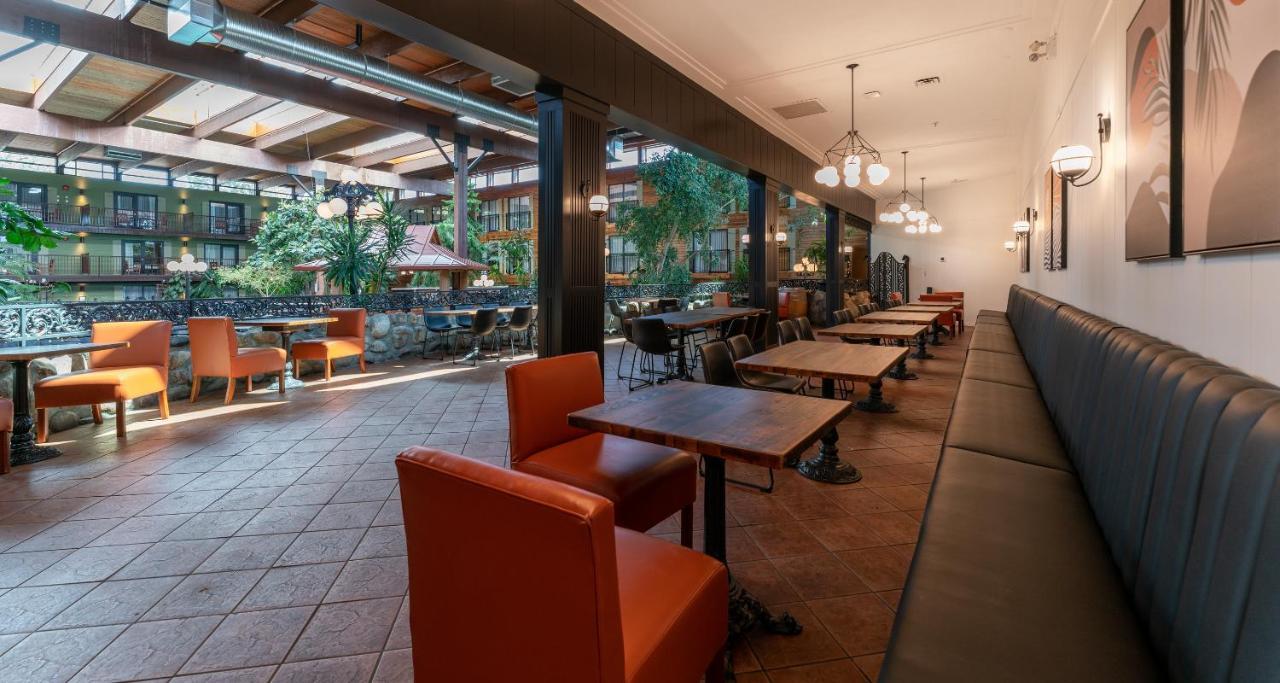Prestige Vernon Lodge Bagian luar foto