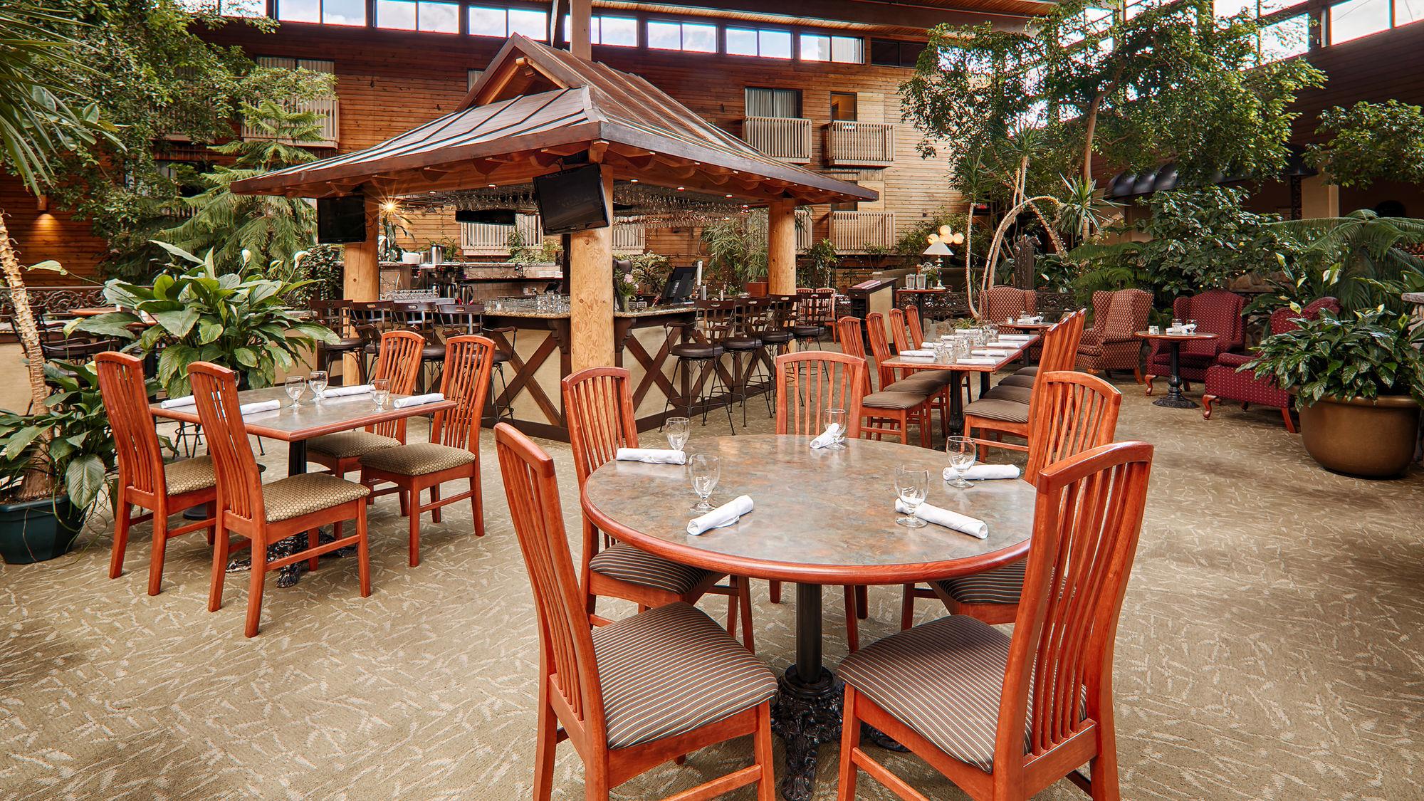 Prestige Vernon Lodge Bagian luar foto