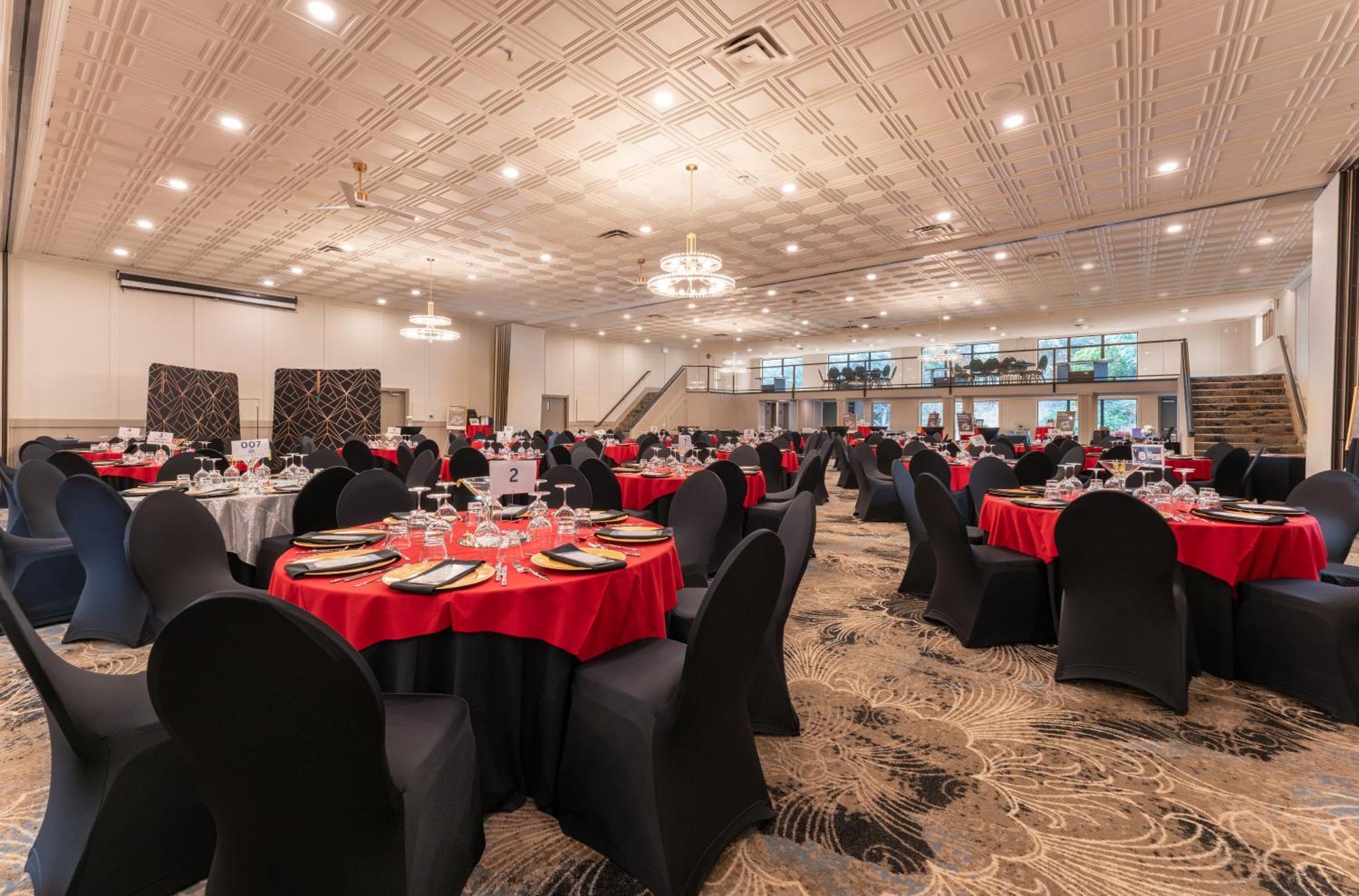 Prestige Vernon Lodge Bagian luar foto