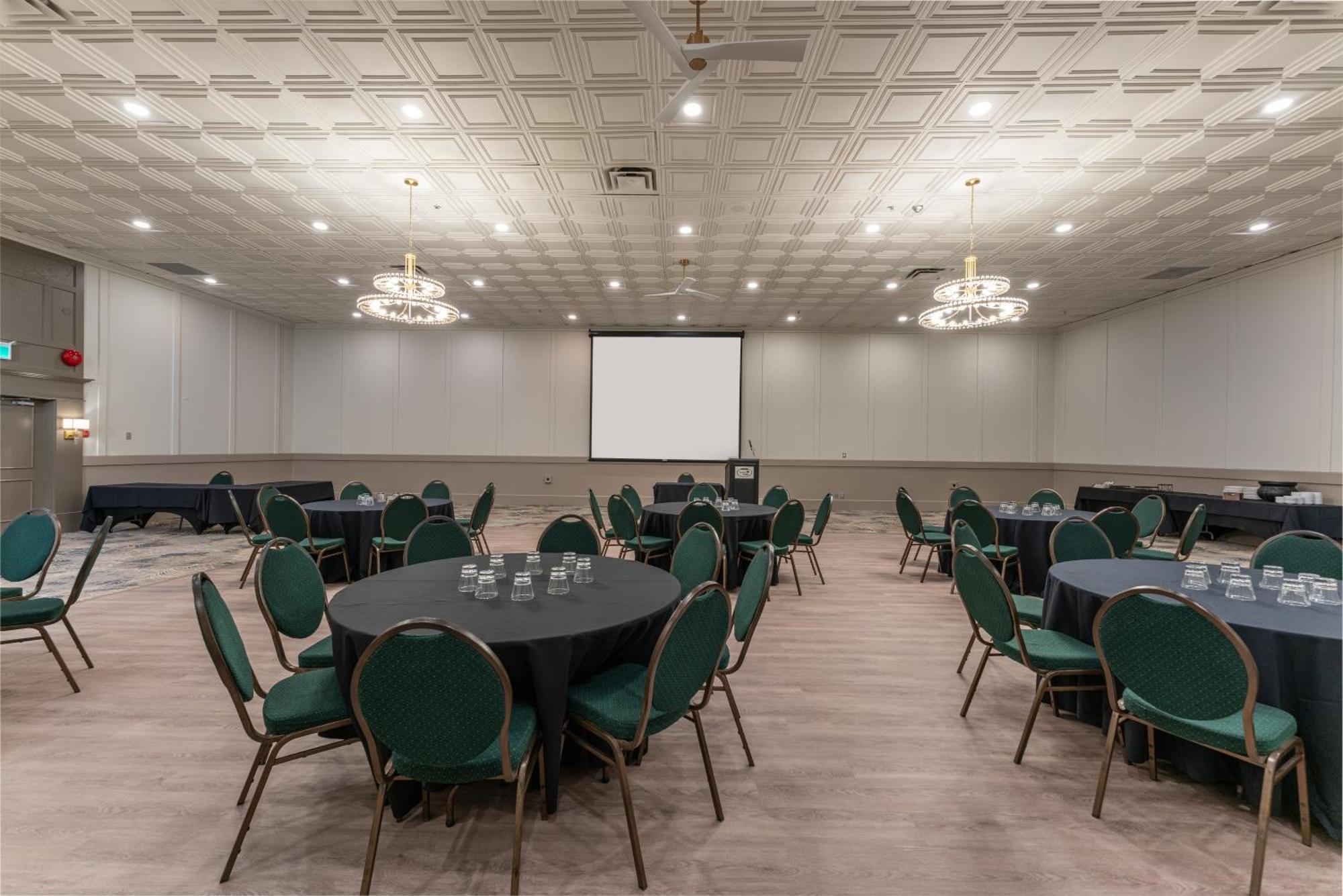 Prestige Vernon Lodge Bagian luar foto