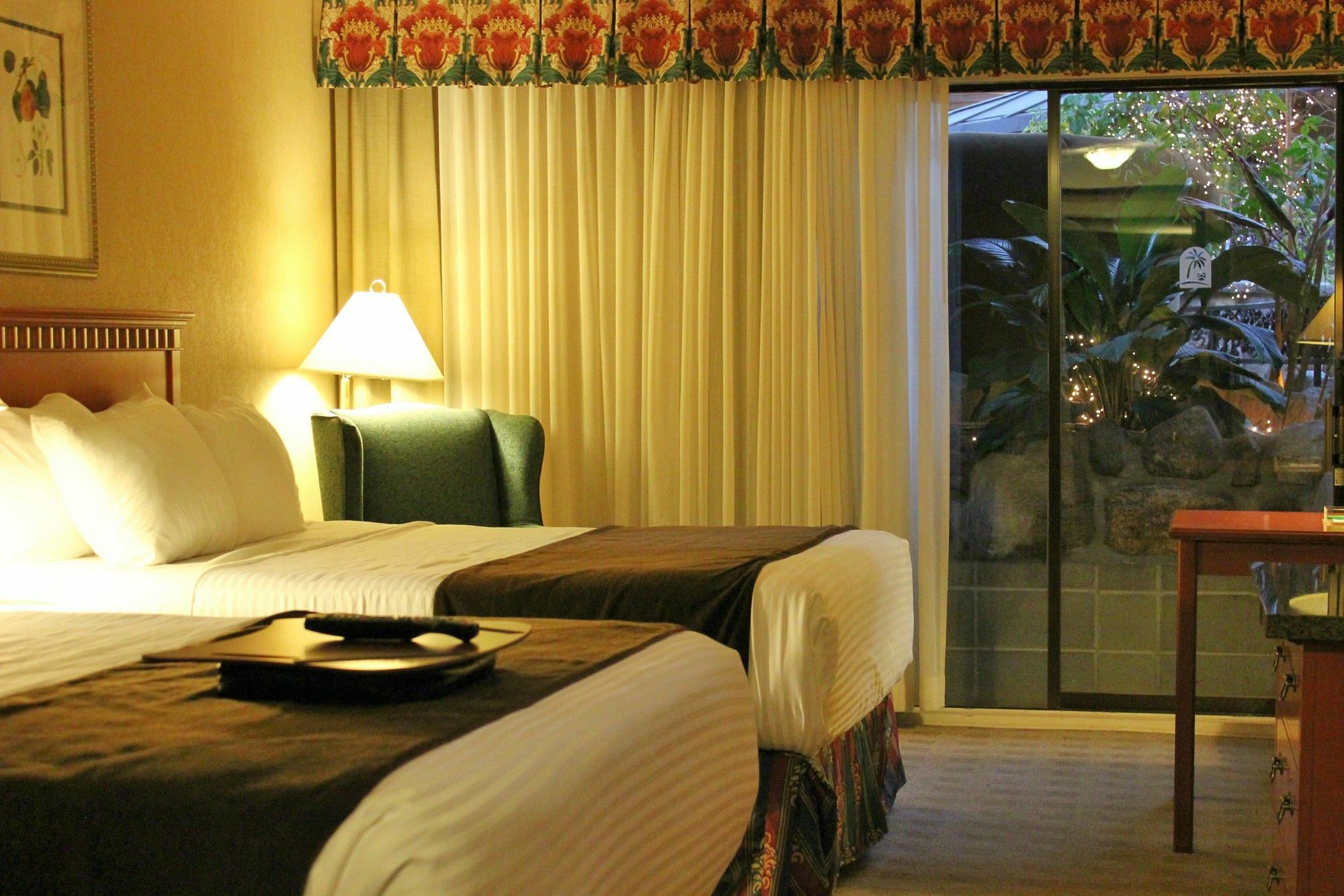 Prestige Vernon Lodge Bagian luar foto