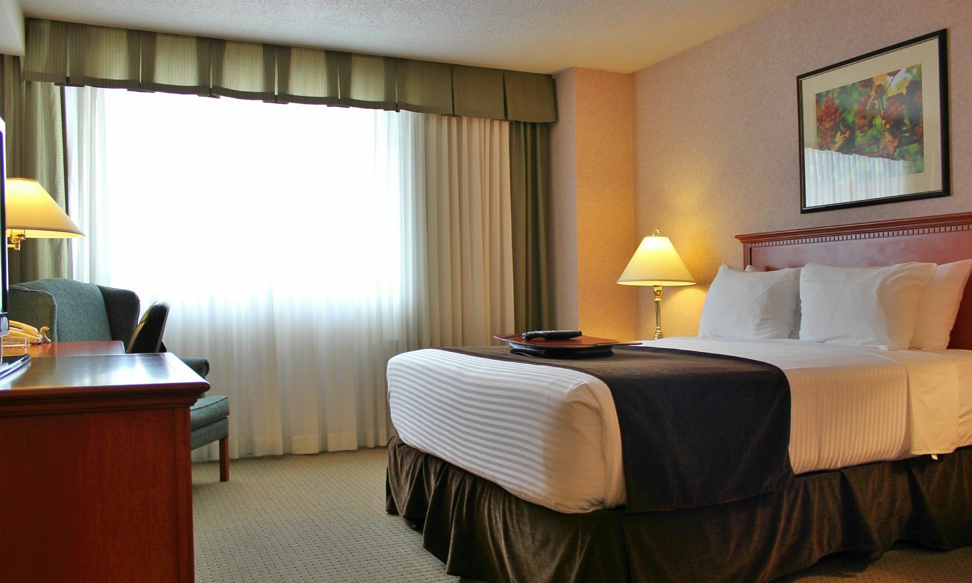 Prestige Vernon Lodge Bagian luar foto