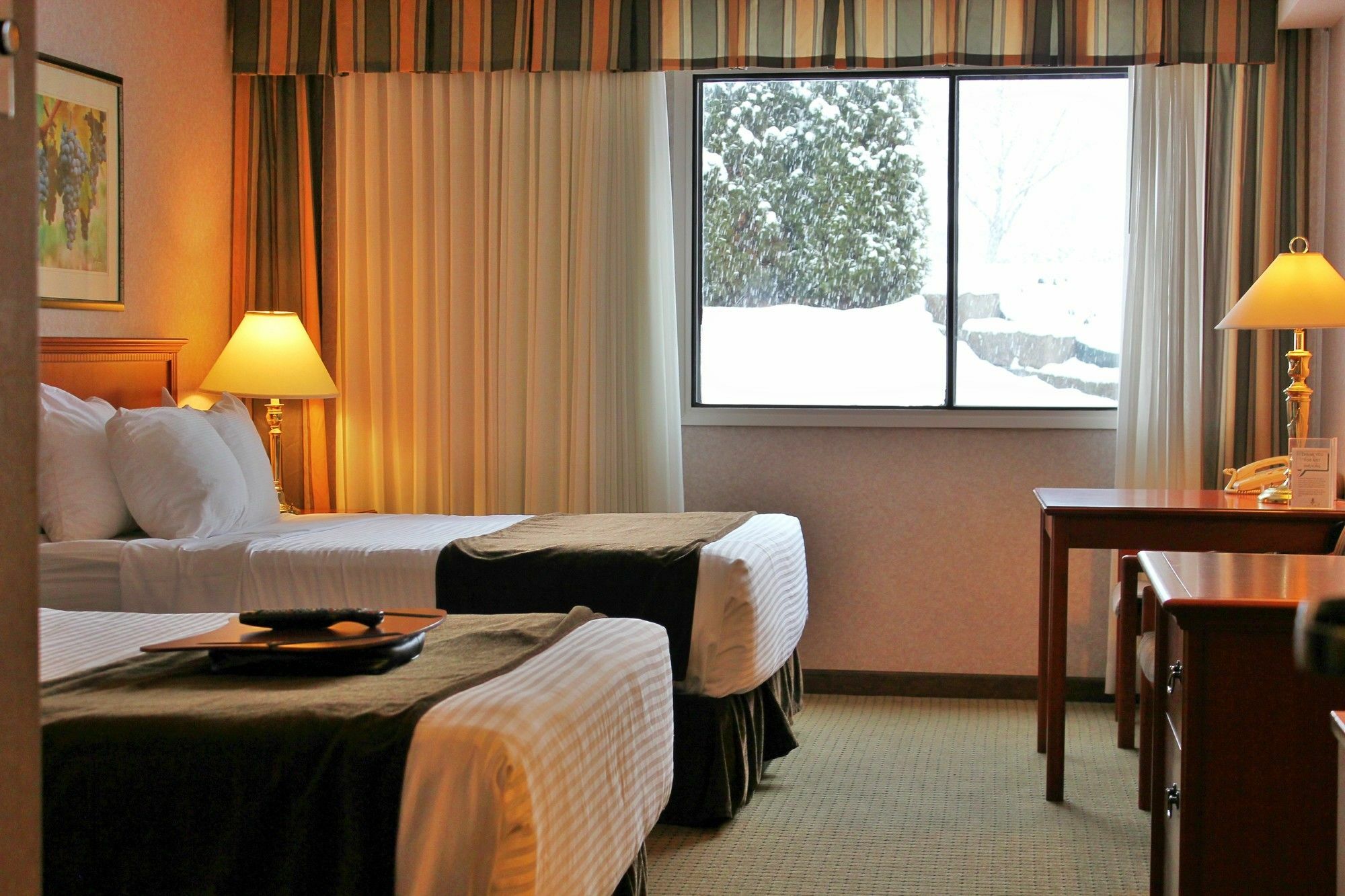 Prestige Vernon Lodge Bagian luar foto