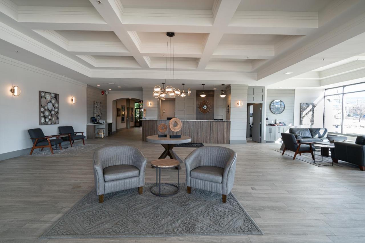 Prestige Vernon Lodge Bagian luar foto