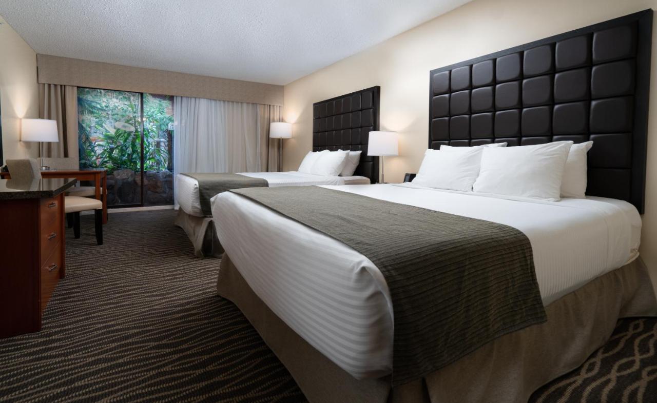 Prestige Vernon Lodge Bagian luar foto