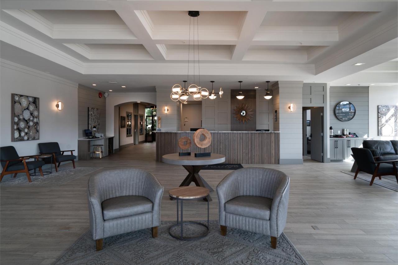 Prestige Vernon Lodge Bagian luar foto